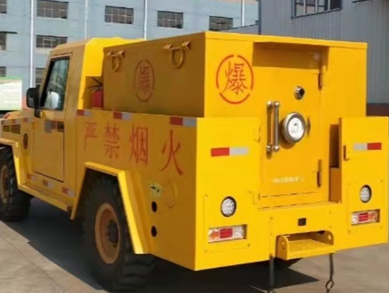 五华凯龙爆破器材运输车：保障爆破任务的安全运行